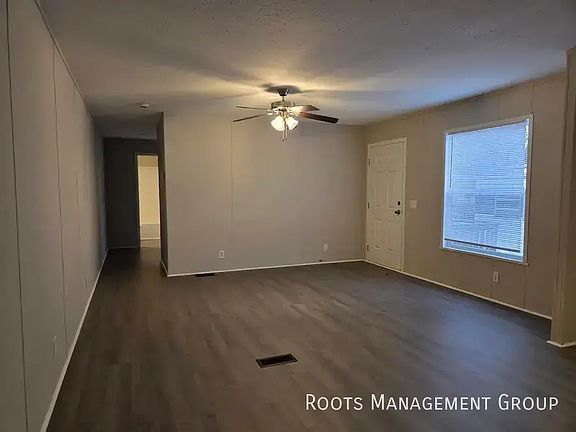 4th image of 423 Carriage Lane Est #423