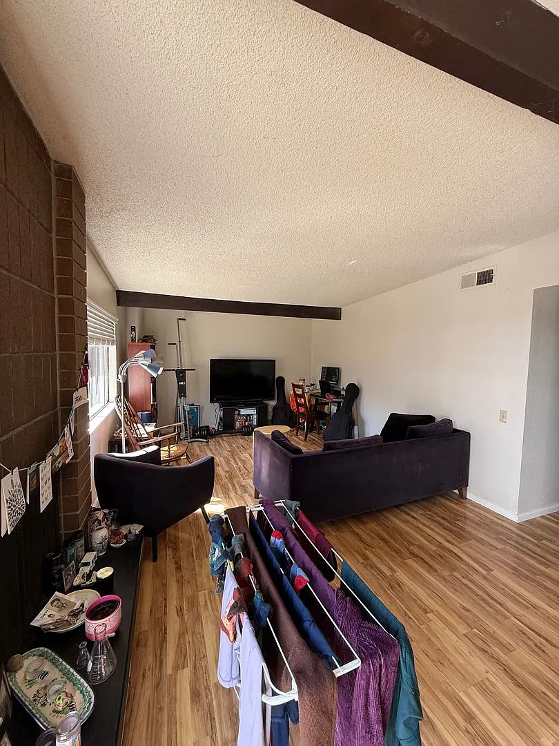 Charming 3-bedroom, 2-bathroom duplex in West Davis. — Photo 4