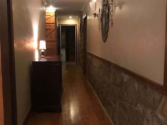5th image of 410 Pecan St
