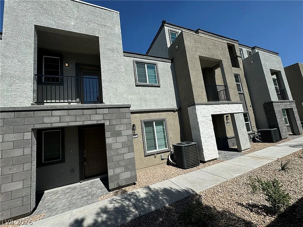 3 bed, 2.5 bath, 1221 sqft, $1,995 — Photo 4