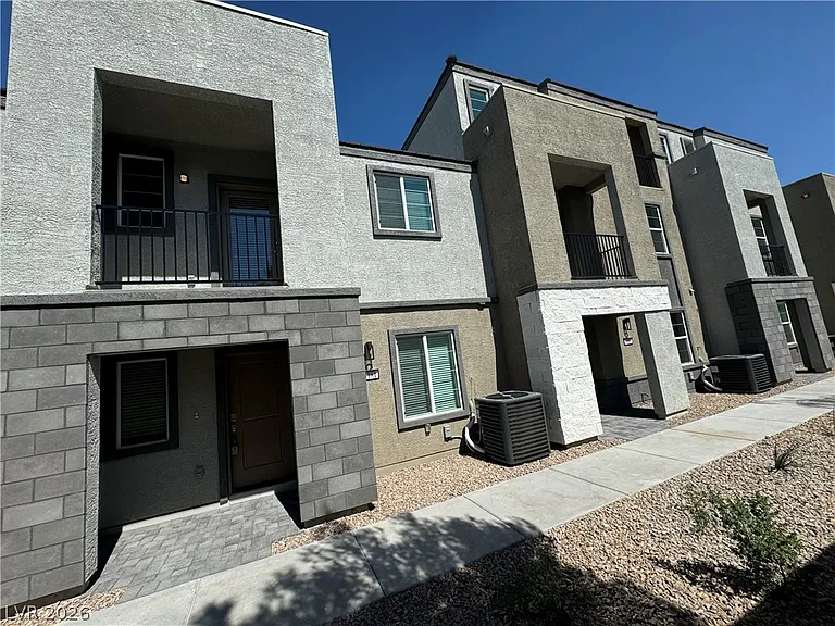 6181 Garden Crest St — Photo 4