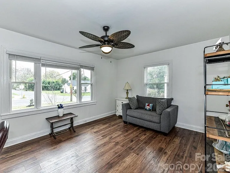 1240 Skyview Rd — Photo 15