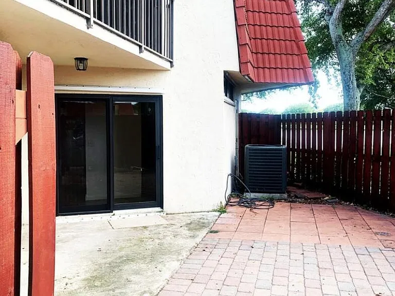 3915 Victoria Dr NE — Photo 6