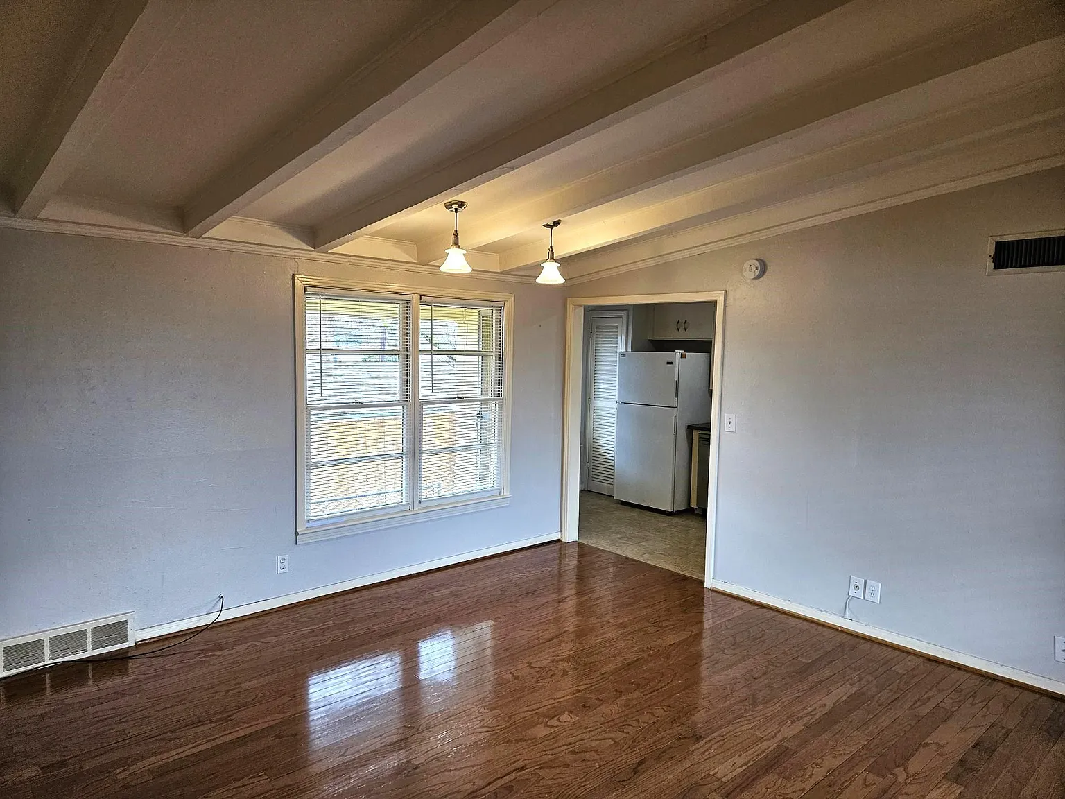 2 bed, 1085 sqft, $1,690 — Photo 4