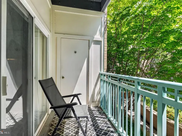 12000 Market St APT 266, Reston, VA 20190