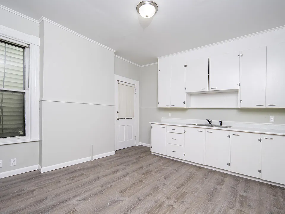 159 Hoosick St #1F
