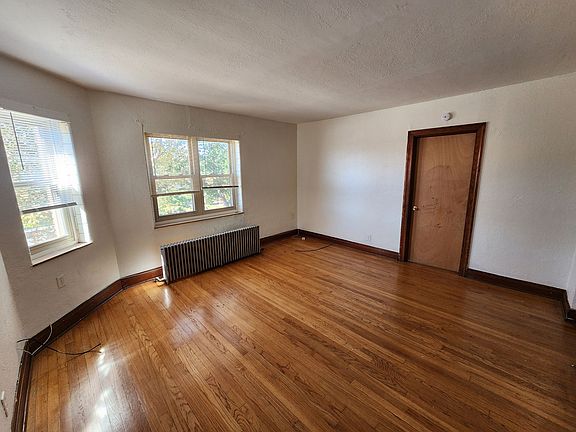 2nd image of 4243 Euclid Ave #2F