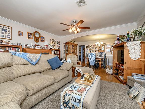 5th image of 2 Canterbury Ln