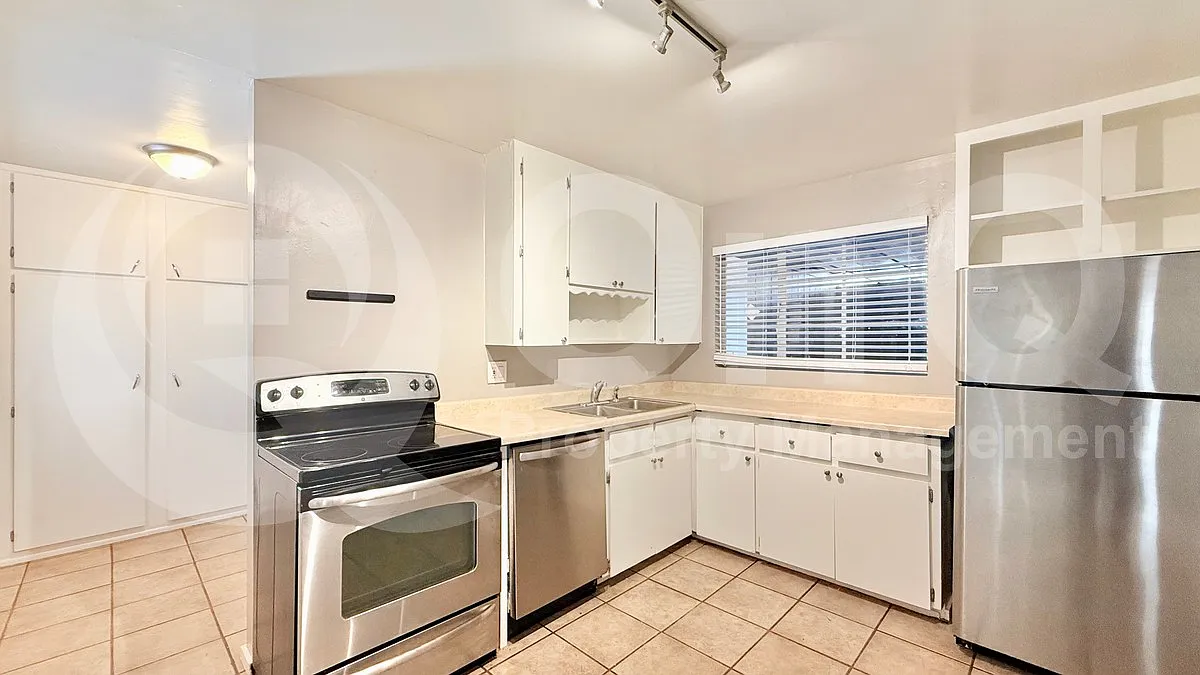 3 bed, 2.0 bath, 1341 sqft, $1,895 — Photo 4