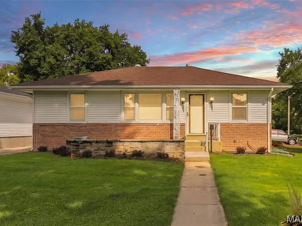 1 Louise Ct, Florissant, MO 63031