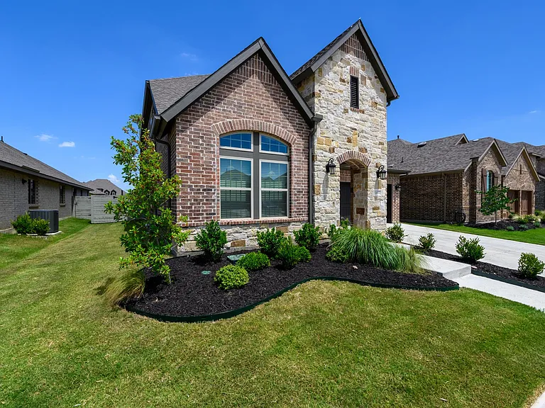 1604 Moss Trail Ct — Photo 2