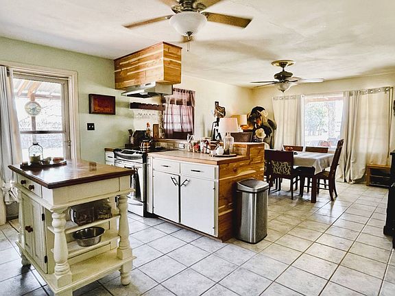 5th image of 116 Mesquite St