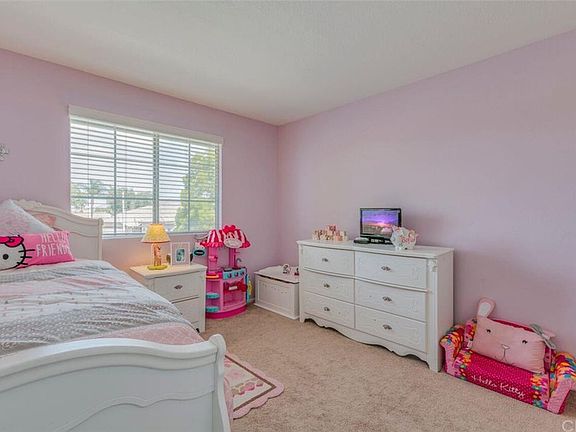 3rd image of 992 Wyngate Dr
