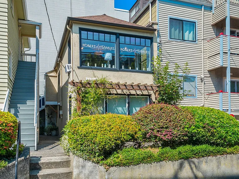 8 W Howe St — Photo 1