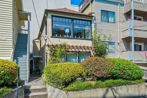 8 W Howe St Photo 1