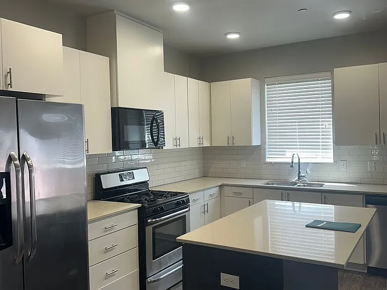 732 SW 14th St #14 — Photo 15