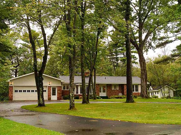 2nd image of 1953 Circle Dr