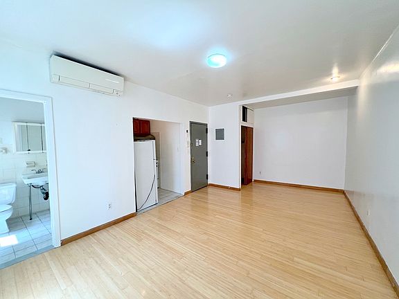 2nd image of 650 10th Ave APT 4r