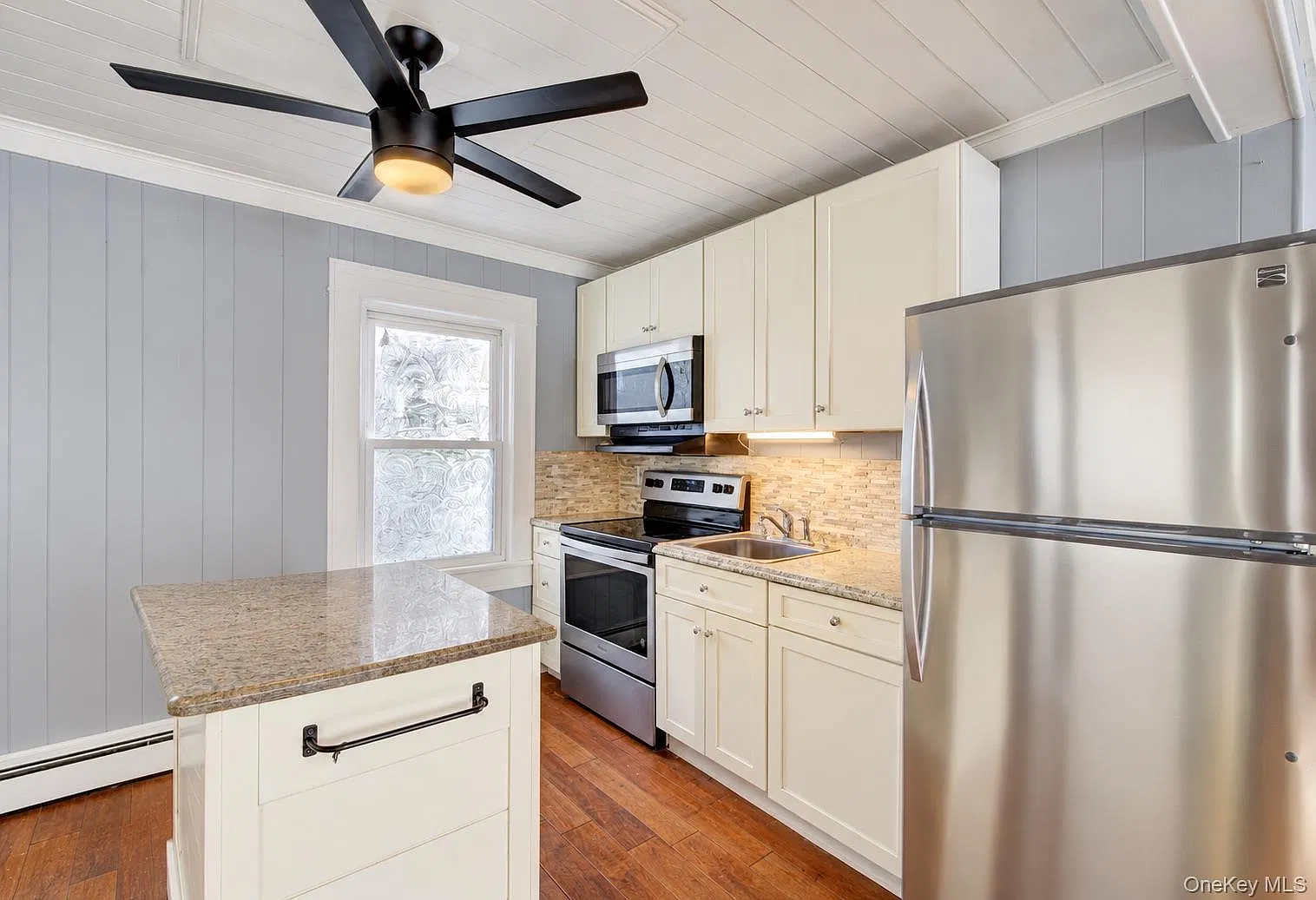 2 bed, 1.0 bath, 1388 sqft, $3,000 — Photo 3