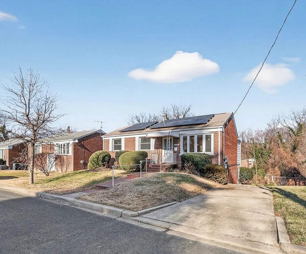 7 bed, 2200 sqft, $7,800 — Photo 1