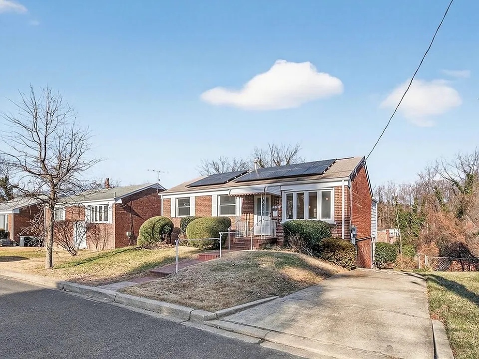 3108 P St SE