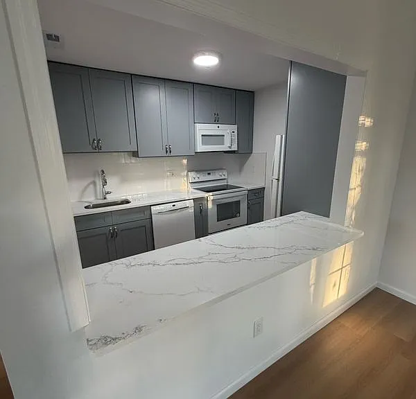 2807 Hawthorn Ct — Photo 7