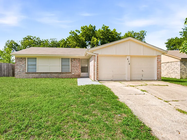 616 Reveille Rd — Photo 1