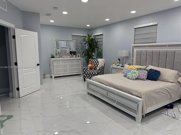11300 SW 236th Ln — Photo 13