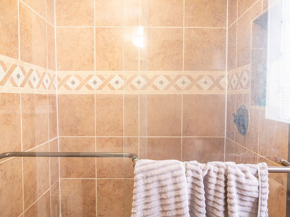 1st image of 201 N Lincoln Ave APT 3