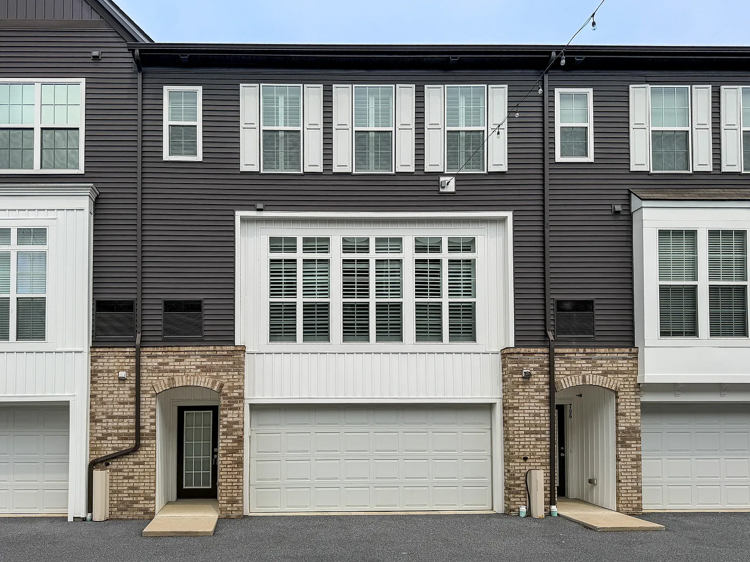 2 bed, 2.5 bath, 2084 sqft, $2,495 — Photo 2