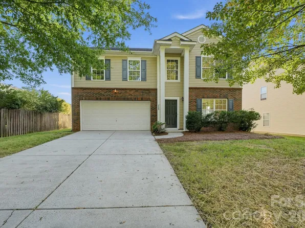 3725 Larkhaven Village Dr, Charlotte, NC 28215
