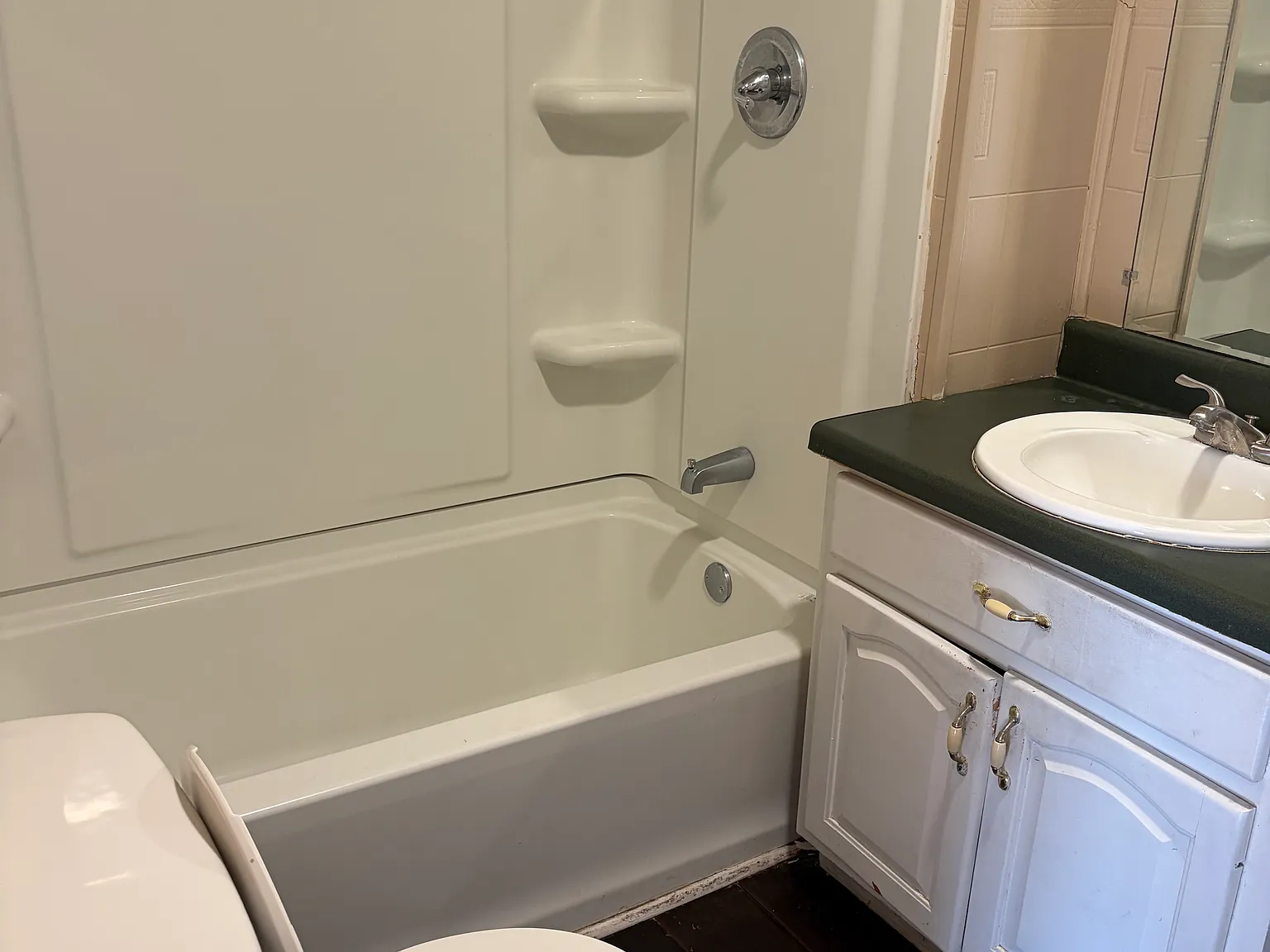 3 bed, 1100 sqft, $1,150 — Photo 3