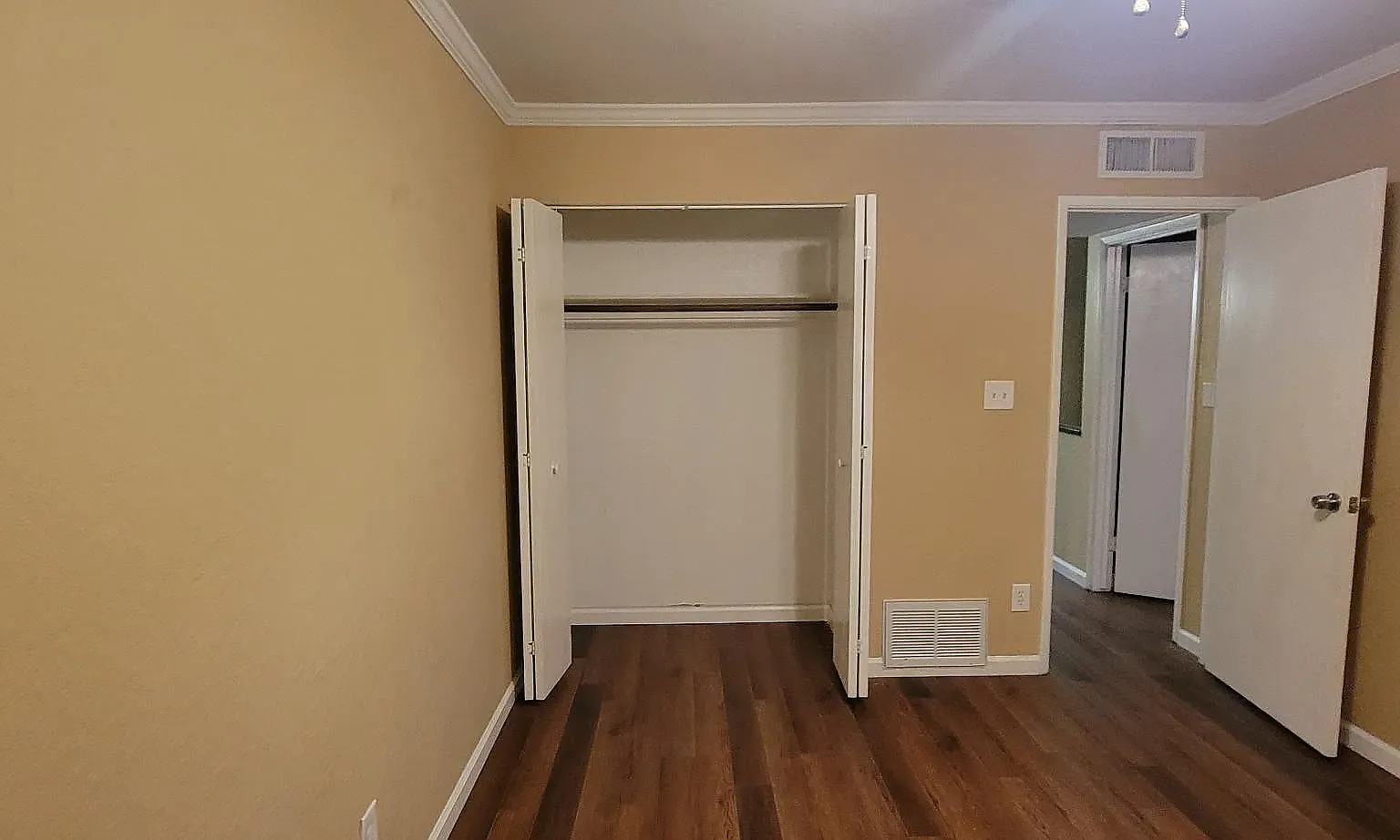 2 bed, 951 sqft, $1,350 — Photo 4