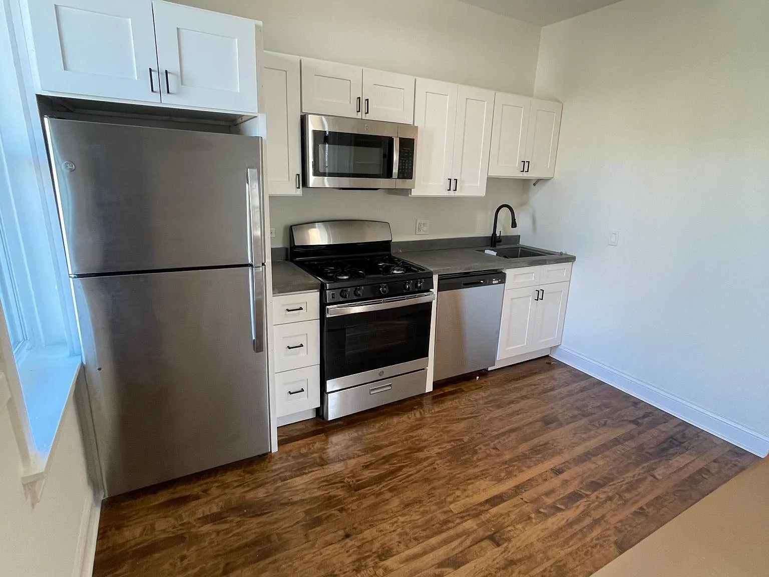 2 bed, 850 sqft, $2,050 — Photo 3