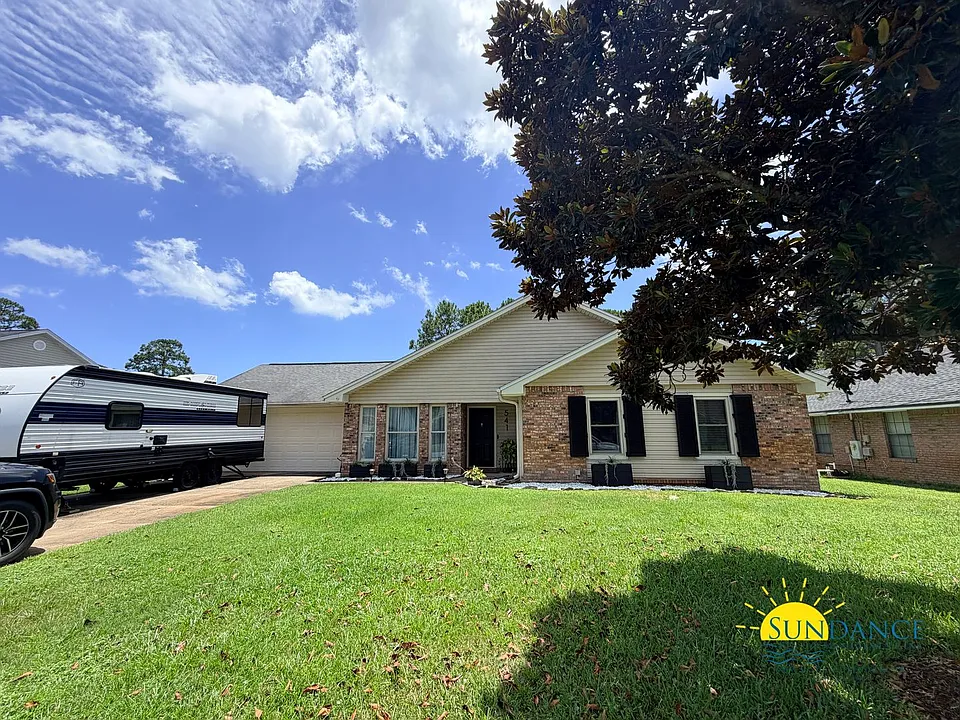 541 E Timberlake Dr