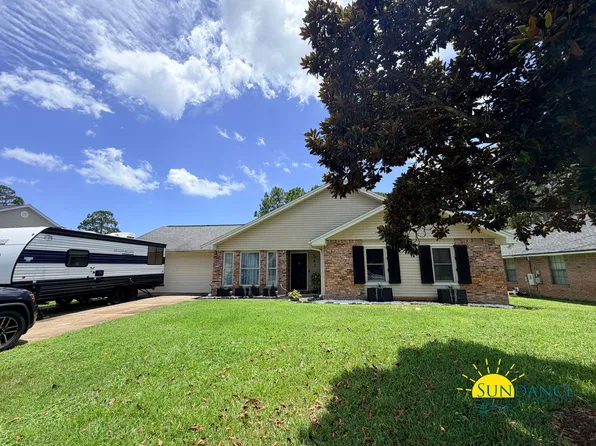 541 E Timberlake Dr, Mary Esther, FL 32569