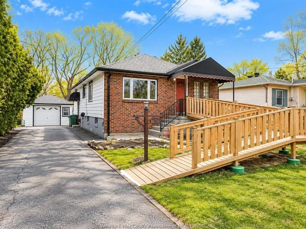 616 Ducharme St, Windsor, ON N9G 1K6
