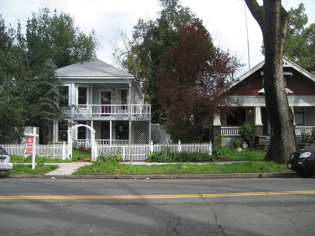 Building Photo - 3019 E St #A