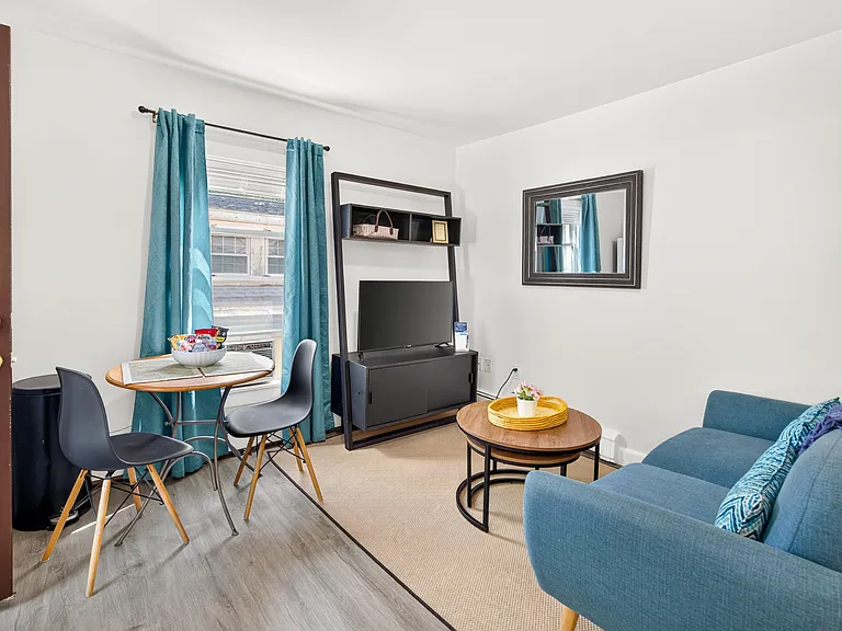 22 Hews St #3 — Photo 1