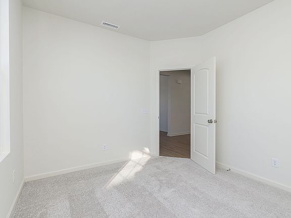 5th image of 681 Cowley Dr