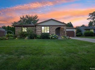 39923 Rita Dr, Clinton Township, MI 48038