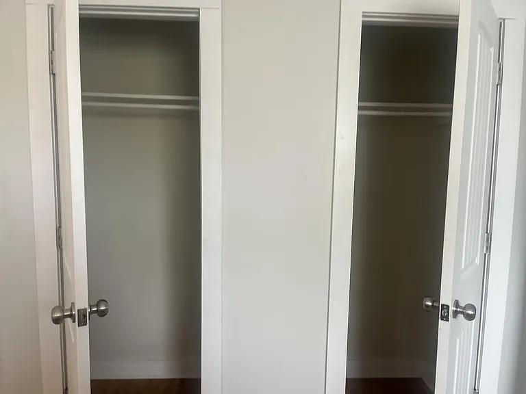 room 3, 2 closets