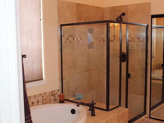 Master Bath Garden Tub/Showe