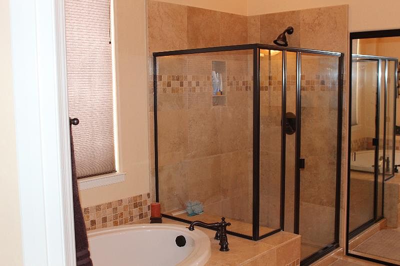Master Bath Garden Tub/Showe