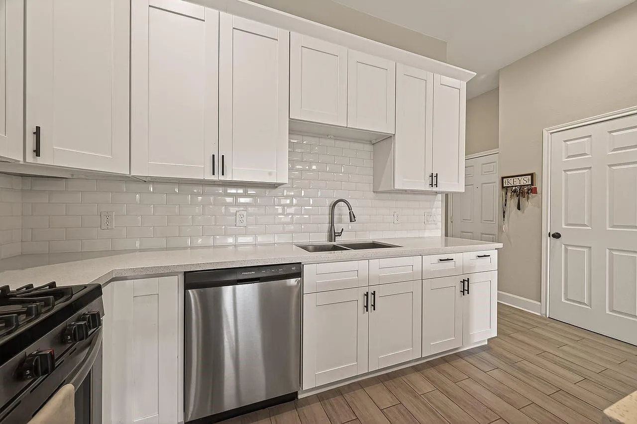 3 bed, 2.5 bath, 1657 sqft, $1,995 — Photo 4