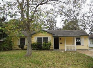 214 Cypress St, Lake Jackson, TX 77566