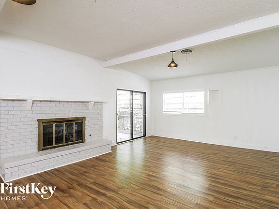 3rd image of 2818 Posey Dr