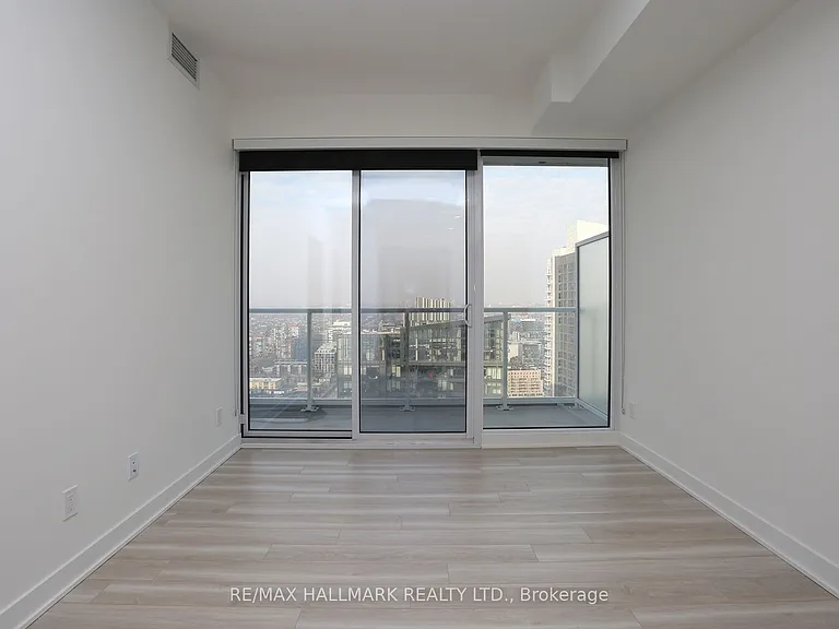 17 Bathurst St #4007 — Photo 18