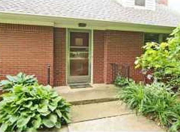 2nd image of 5621 Woodside Dr