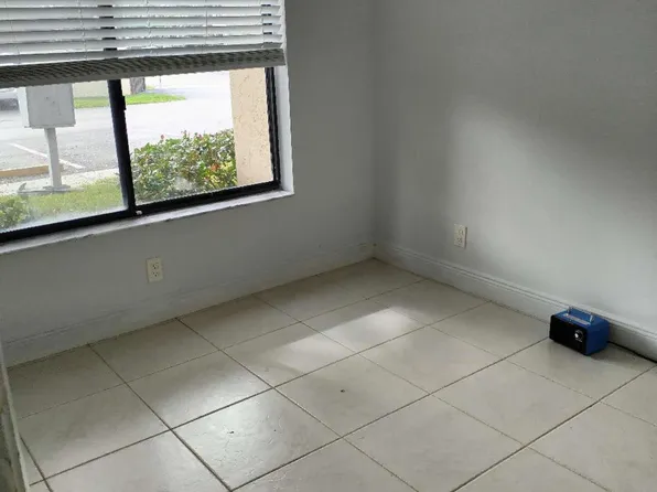 6585 Somerset Dr APT 105, Boca Raton, FL 33433